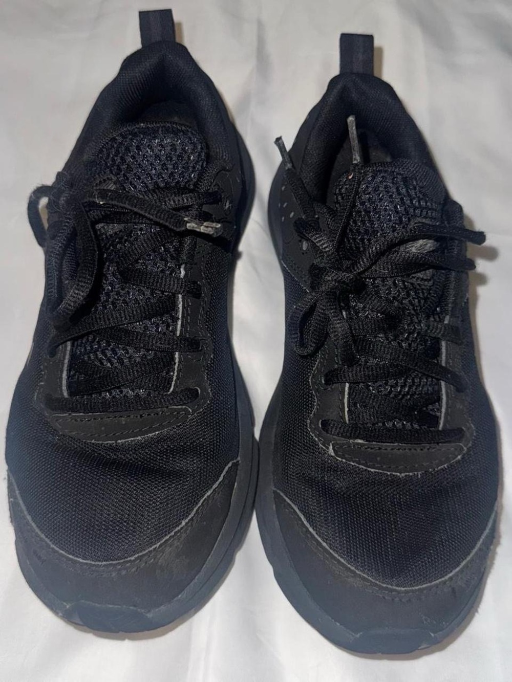 Youth Boys’ Under Armour Black Sneakers | Size 6Y